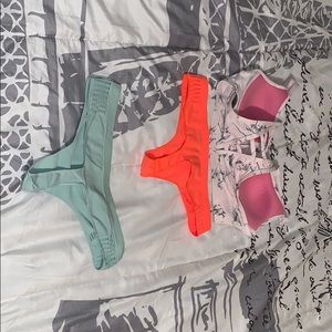 PINK PANTIES ANS SPORTS BRA